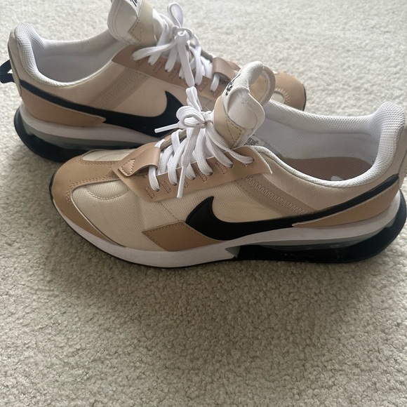 Nike women’s size 10 - Picture 2 of 5